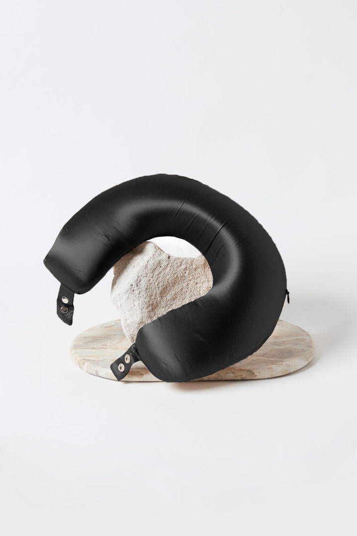 Lyla Travel Pillow Black Accessories