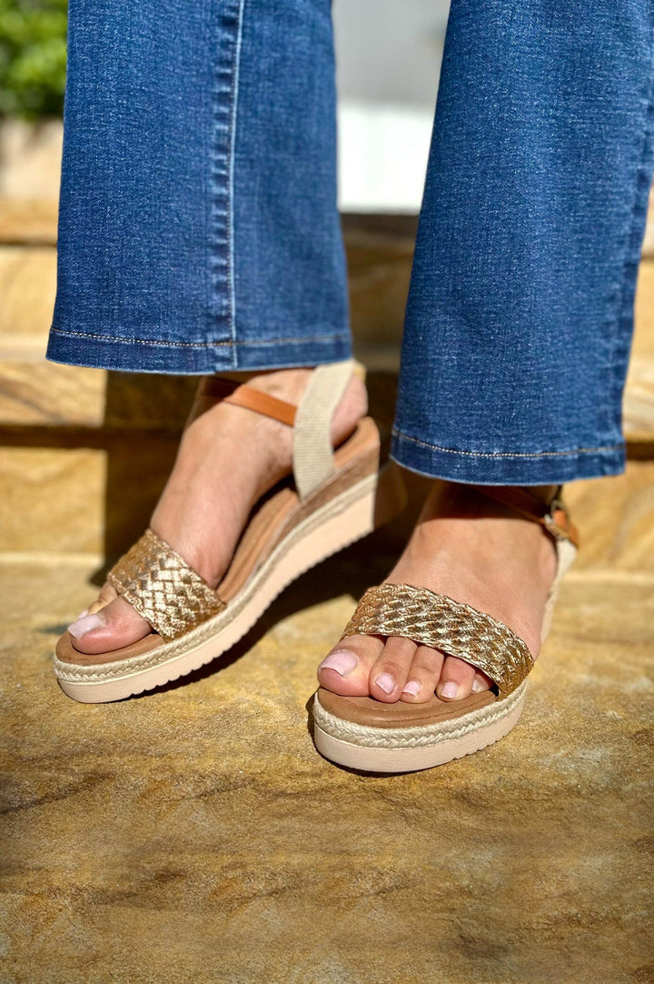 Nila Wedges Gold Shoes