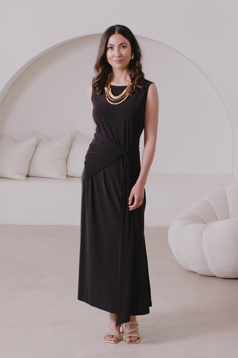 Angelica Sleeveless Midi Dress Black product video by Carolina