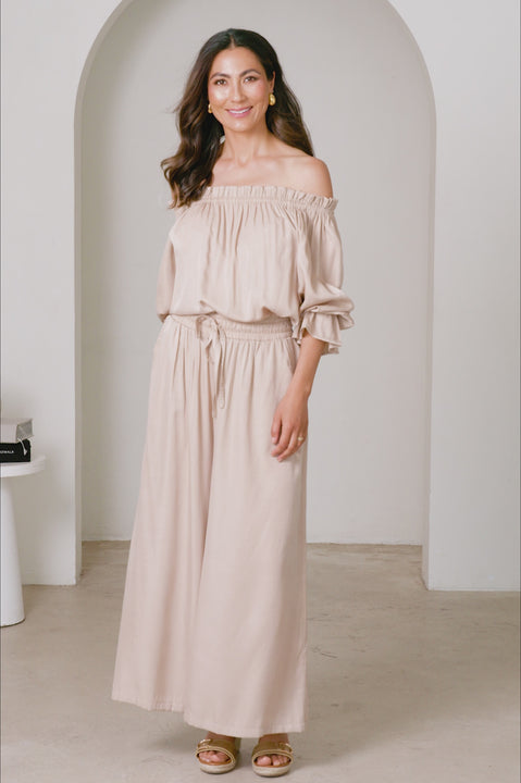 Vittoria Set Taupe product video by Carolina