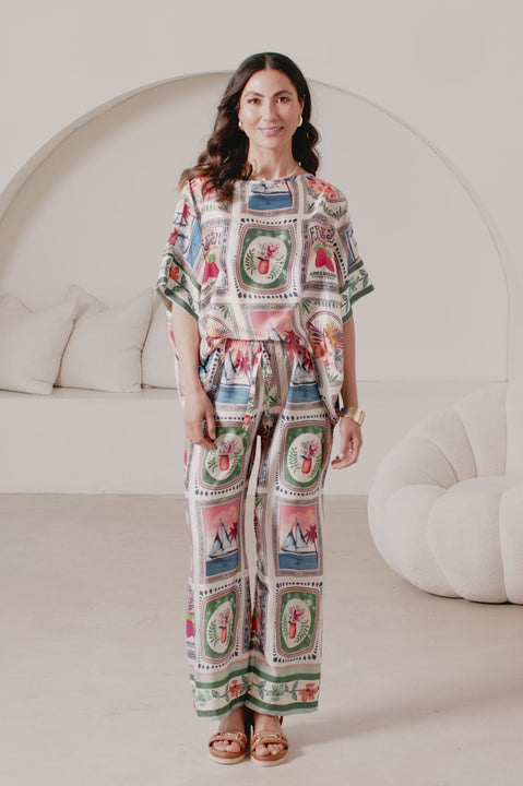 Bianca Short Sleeve Top Round Neck Rio Print product video by Carolina