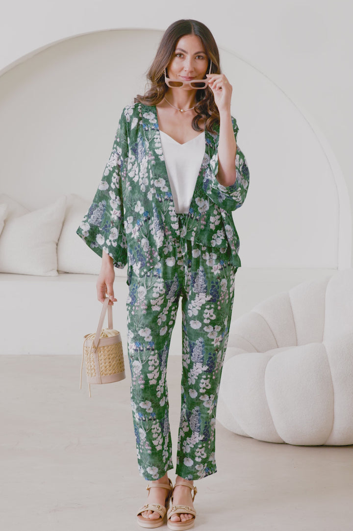 Lissy Floral Cropped Kimono Cape Olive product video by Carolina